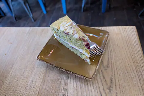Roni's Bagel Bakery & Cafe photo 3